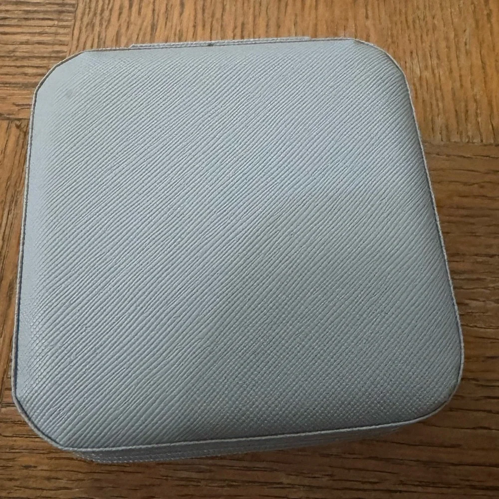 Compact Jewelry Organizer with Mirror baby blue, size 4x4 travel rings earrings